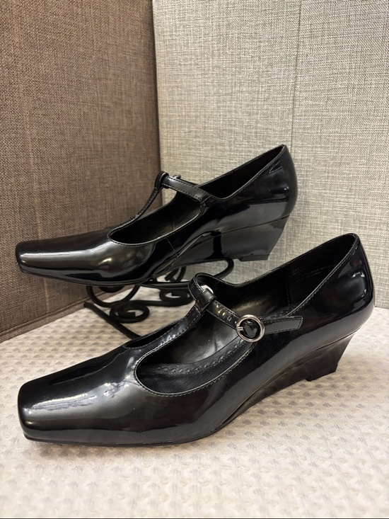 Naturalizer Beckon 8M Black Patent T-Strap Mary Jane Wedge Heels Pumps Classic - Picture 4 of 13